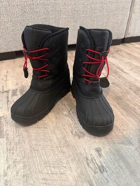 Black Winter Snow Boots with Red Lace Detail